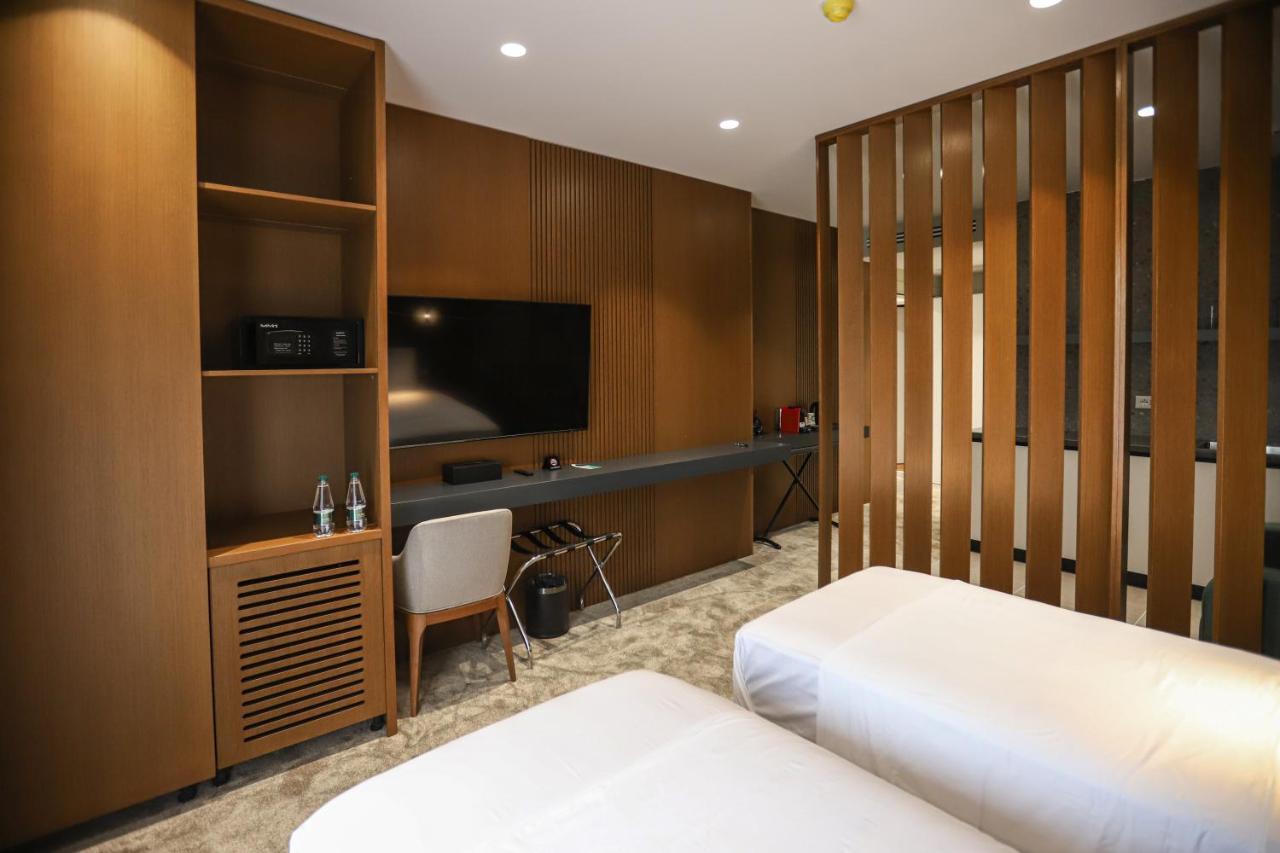 Urbanin Apartment & Hotel Tirana Buitenkant foto