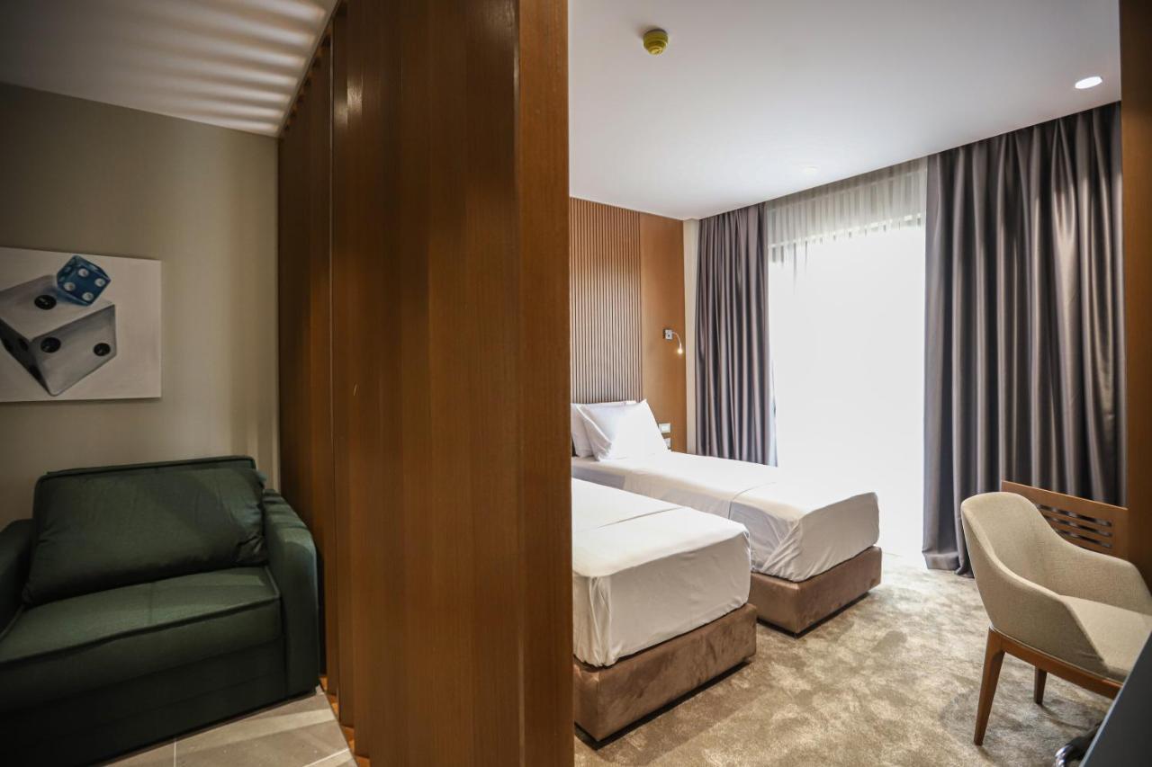 Urbanin Apartment & Hotel Tirana Buitenkant foto
