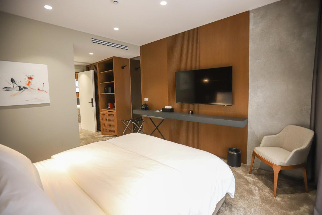 Urbanin Apartment & Hotel Tirana Buitenkant foto