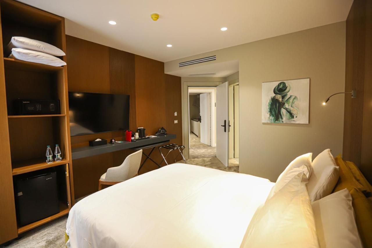 Urbanin Apartment & Hotel Tirana Buitenkant foto